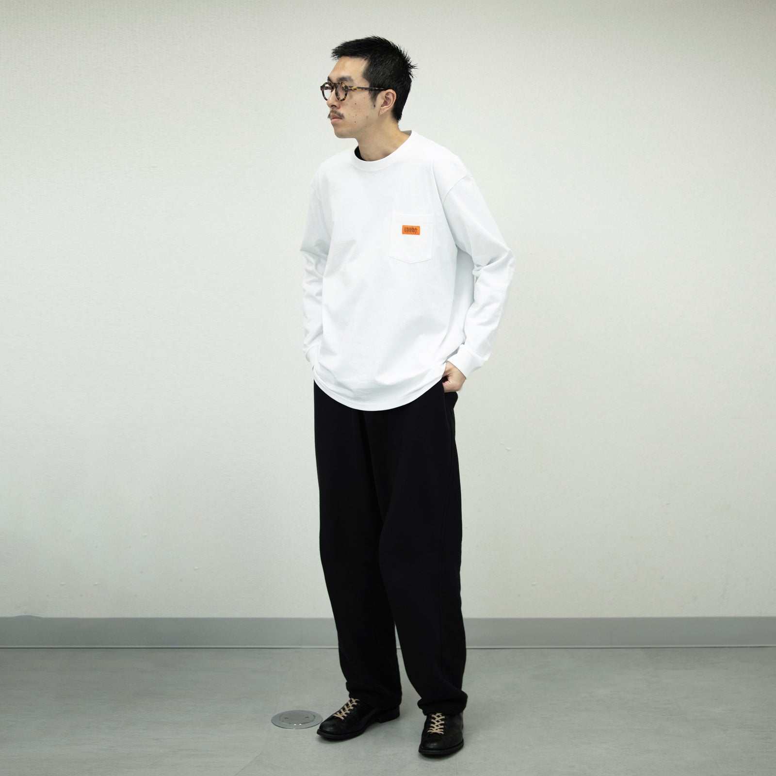 SIG,POCKET L/S TEE【UO2433234】/UNIVERSAL OVERALL（ユニバーサル