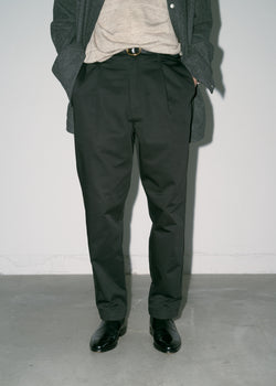 TUCK TAPERED PANTS/UNIVERSAL OVERALL（ユニバーサルオーバーオール