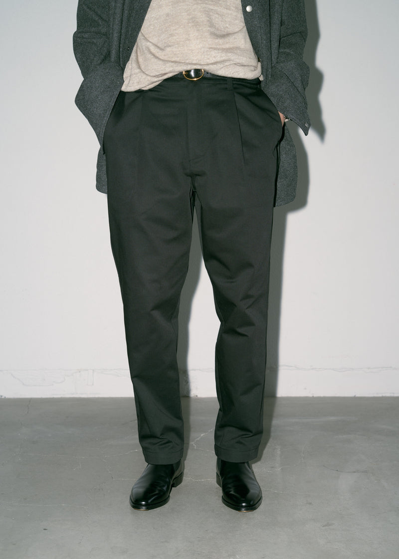 TUCK TAPERED PANTS/UNIVERSAL OVERALL（ユニバーサルオーバーオール