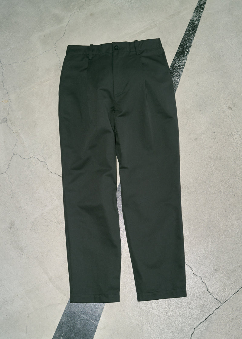 TUCK TAPERED PANTS/UNIVERSAL OVERALL（ユニバーサルオーバーオール